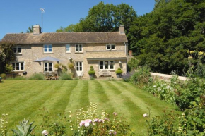 Beautiful Cotswolds house in stunning village, sleeps 10